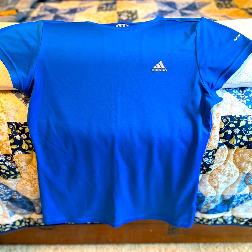 Women’s short sleeve sports top